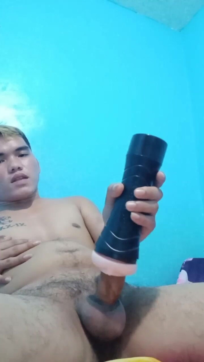 Bisucker: Sendirian membuatku gila berpikir dengan seseorang bersamaku melakukan momen yang...