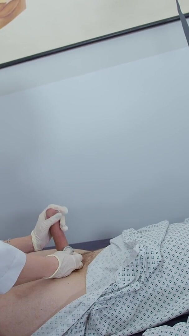 Anna Lynx: Chovný Doktor - Návštěva Nemocnice Plodnosti Lovce Johnsona Končí Sexy Doktorkou...
