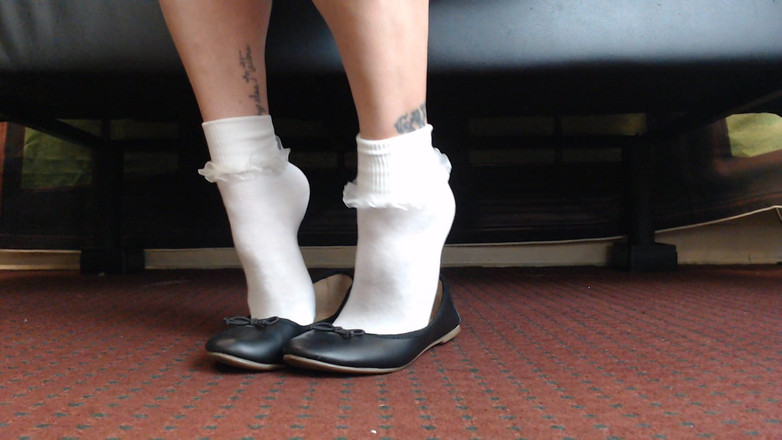 Abby Anna: Zierliche, rüschene socken, ballettwohnungen