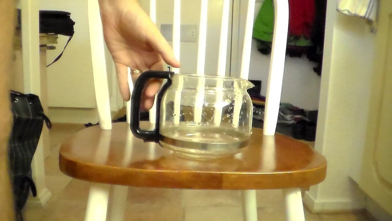 Sex hub male: John pinkelt in den coffepot