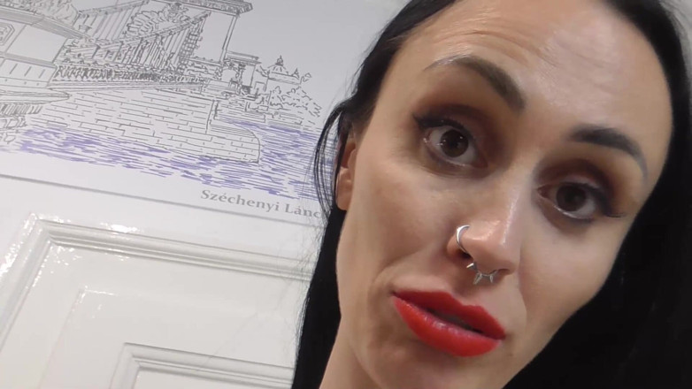 Solo Austria: Liliths Giantess POV Penghinaan untuk Gus Kecil dengan Batang Kecil...