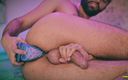 Camilo Brown: Camilo Brown трахает его толстую задницу дилдо Kraken, ударяя его простату, сквиртующие предэяку и сперму