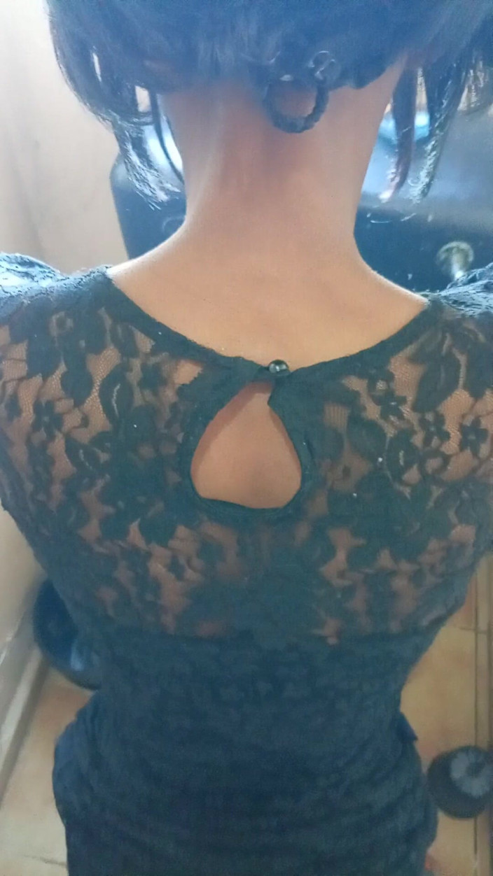 hothouse18xxx: Cewek nakal kulit hitam lagi asik nyepong dan ngocok kontol...