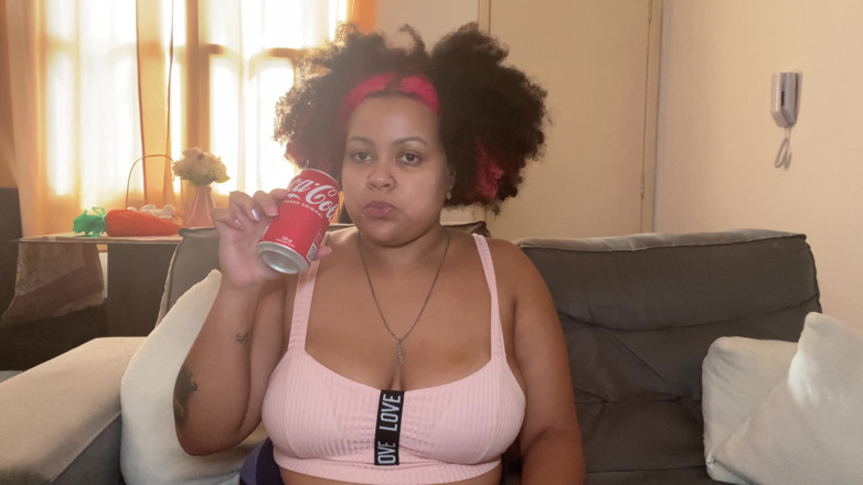 Cutiepiie Chubby: Soda Burp e scoreggia short leggins nudi