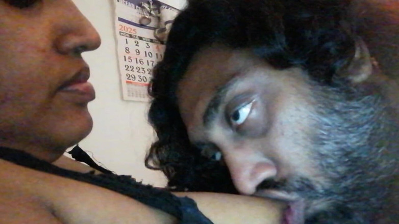 Tina Baby: De gezwollen tepels van mijn tante plagen