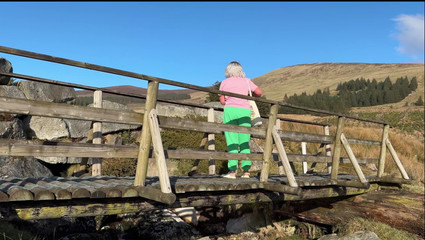 Emma Voyeur: Złapany Głaskanie W Miejscach Publicznych... Pomogła Mi Skończyć