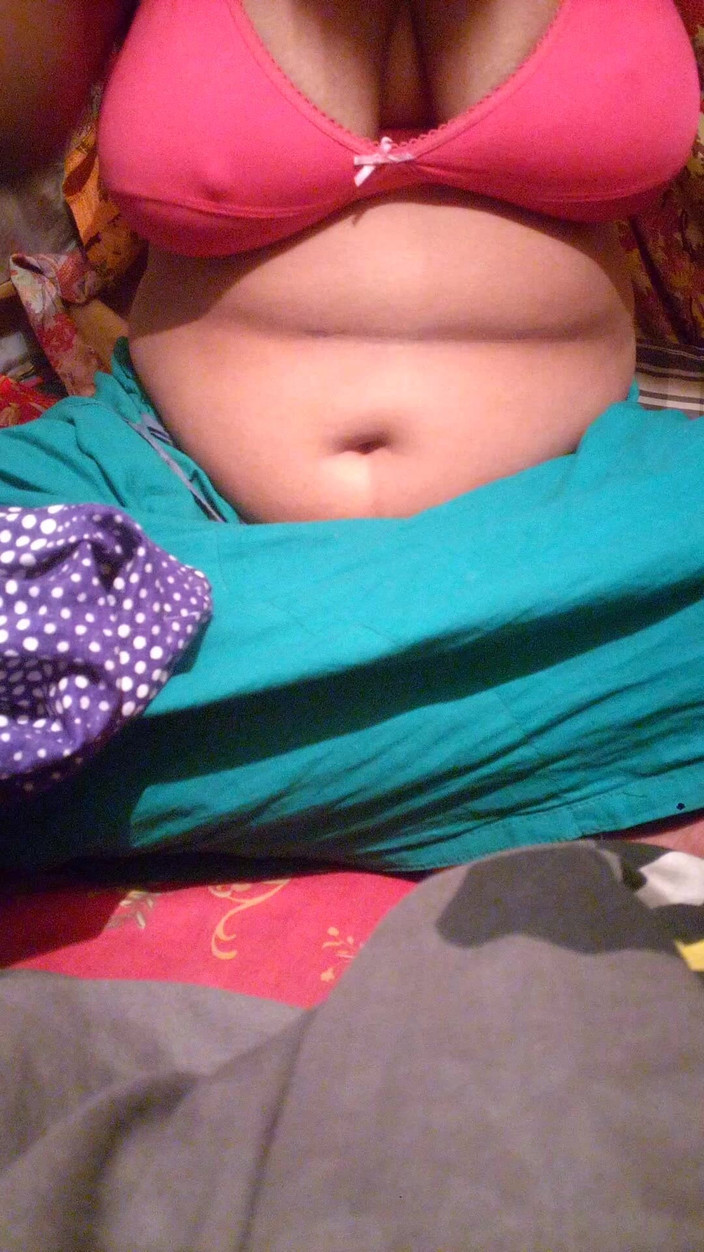 Sadia vabi: Desi Beautiful College Girl Shows Her Big Boob and Pussy