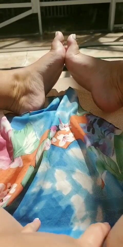 Annabelle Rogers: もう一日、裸で太陽の下で