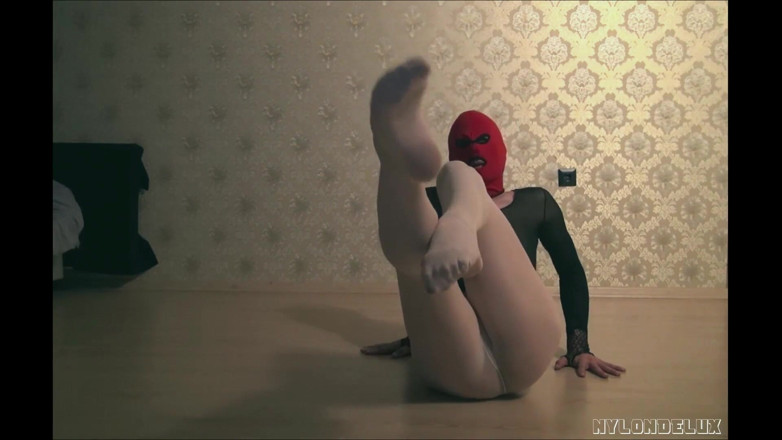 Nylondelux: Ballerina Pantyhose and Tuttu