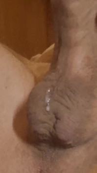 大きなディルドが私の大きく開いたお尻に入った