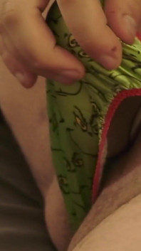 Zelená saténová grinch tanga hra