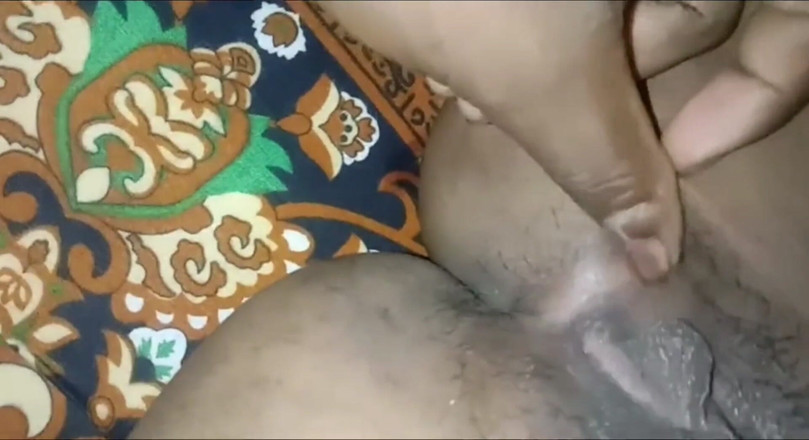 NixLeno: 印度性感人妻的紧致阴户性爱