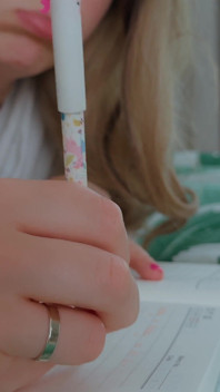 Moglie tettona a pecorina. Sperma sulla sua pancia