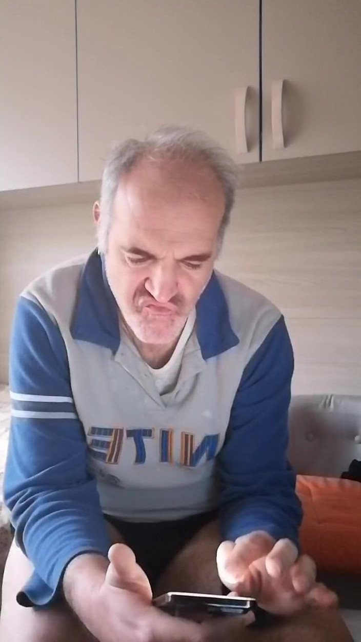 Setesesso7: Cumartesi sabahı, iyi bir alışkanlığım olarak sert yarağımı sıvazlamanın zamanı...
