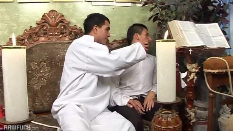 Raw Fuck: Perverser priester nimmt sperma-beichte