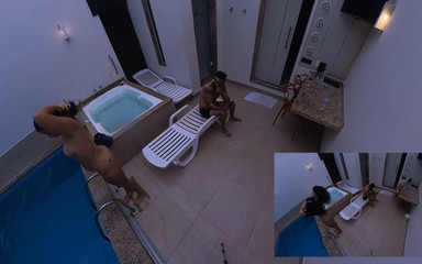 MaryButt VR: मुझे उम्मीद नहीं थी कि मेरे चचेरे भाई के दोस्त पूल में मेरे सामने नग्न हो जाएं