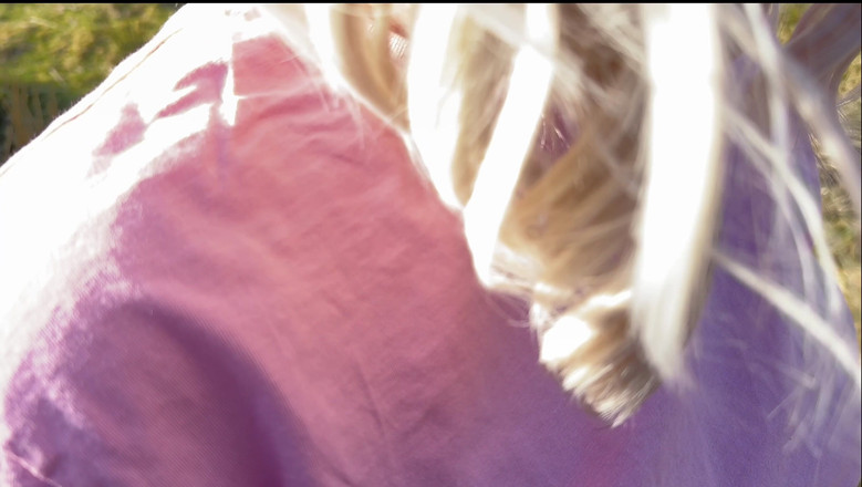 Emma Voyeur: Betrapt op strelen in het openbaar ... Ze heeft me geholpen...