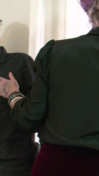 Tatuada madrasta Tallulah Provocação cavalga o pau de Sam Bourne do enteado