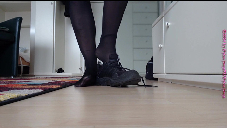 Carmen_Nylonjunge: 4 - Styling zábava v bytě na dovolené 2019 ** foot fetiš **