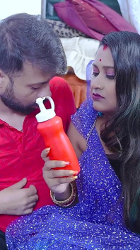 Desi indiano tharki Devar scopa il suo india davanti alla sua amica (film completo in audio hindi)
