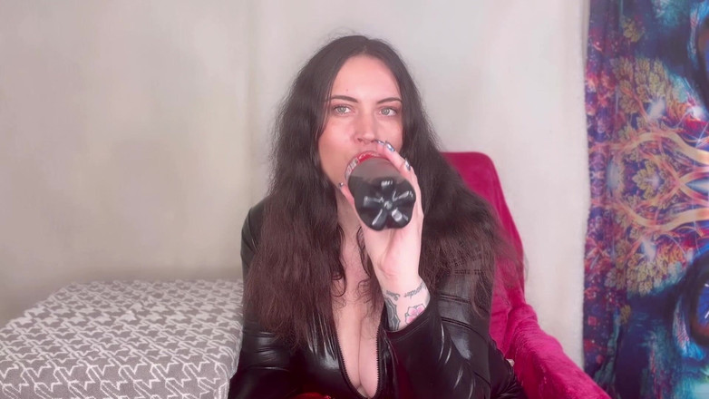 MissFFW: Slečna Ffw si užívá fizzy drink a burping