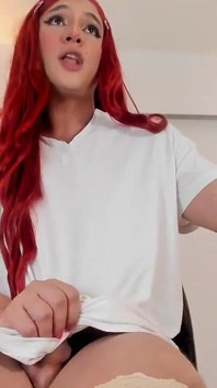 Aline ti dává svůj velký zadek na obličej