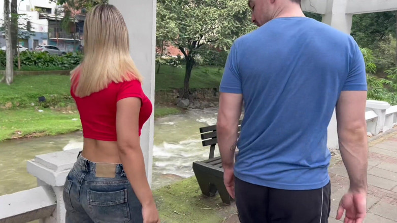 Andres Acosta: Große natürliche möpse, blonde MILf nimmt einen creampie ohne gummi...