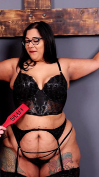 Lésbica Femdom Bondage: Zozo Amarrado À Cruz, Dedilhado, Provocado &feito Para Chupar Cinta-por Dominatrix Becky