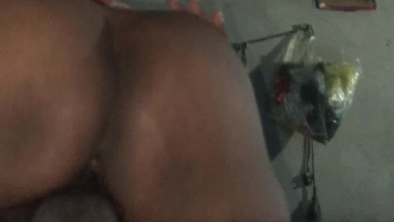 Thirsty pussy girl: Ini adalah video kesembilan saya, makcik sedang duduk di atas...