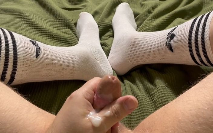 High quality socks: 穿着大阿迪达斯袜子的漂亮快速性爱