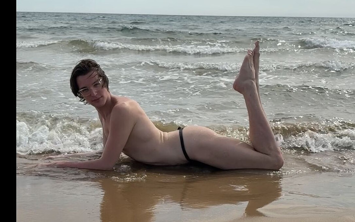 Dreamboy_506: Femboy na dovolené Velký výstřik plavání Pojmenovaný v bazénu a...