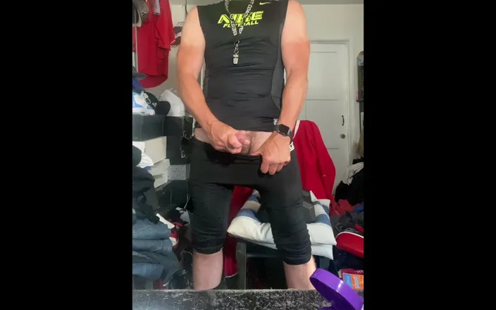 JockDad87: Check Out Football Coach Jockdad87's Huge Cumshot