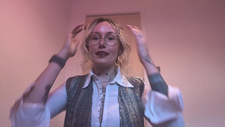 Goddess Transcendence: Agentă imobiliară sexy disperată să facă vânzarea