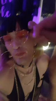 Ta suka nie zapłaciła jej czynszu, będzie służyć jako podpora dla soku z kutasa swojego właściciela. Vanessabitchx powiedział: