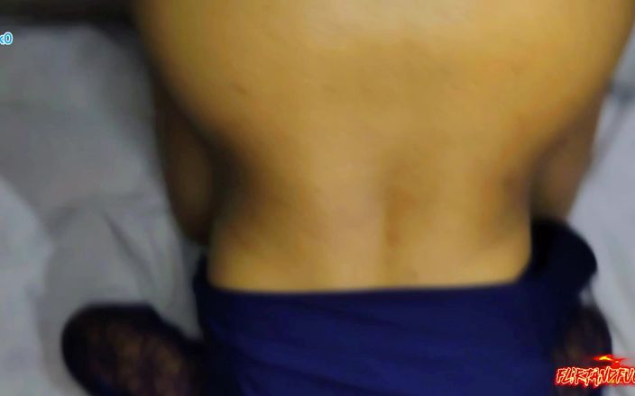 Juli Dixit: Juli bhabi tetanggaku yang hot mencoba anal pertama kali.