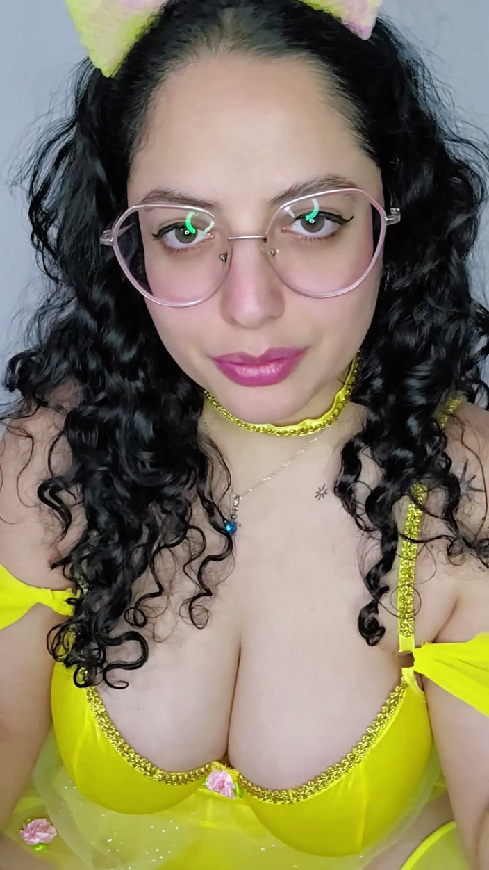 Babyluna939: Eddie queens ft. babyluna939 - prenses belle sigara içme fetişi, duman...