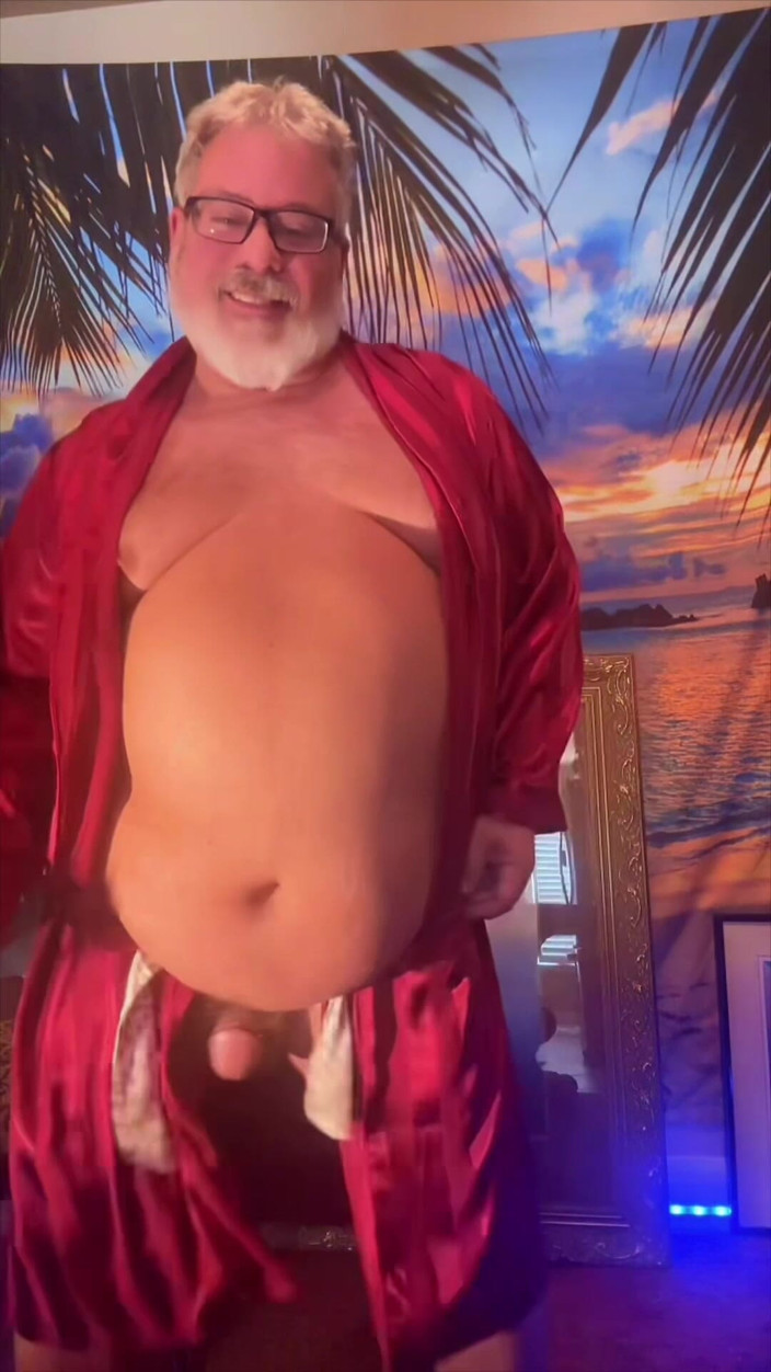 Hand-Free-Daddy-Chub: 有名な裸の踊るクマ