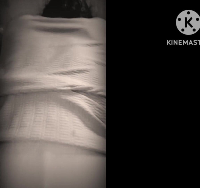 Sandeepp: Videoclip sexual cu sora vitregă în pat
