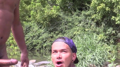 Macho factory: Czarni i Latynoski uprawiają seks na zewnątrz, nad rzeką