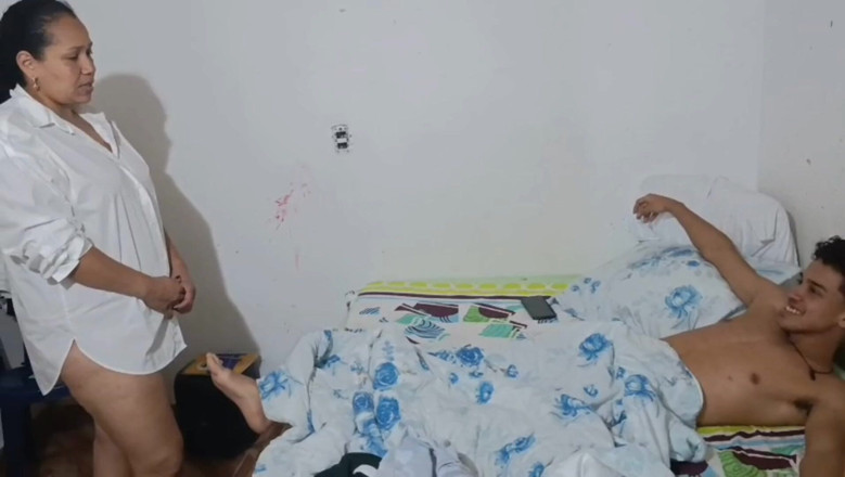 Milfcaliente69: Bardzo napalona macocha w końcu rucha pasierba, podczas gdy jej...