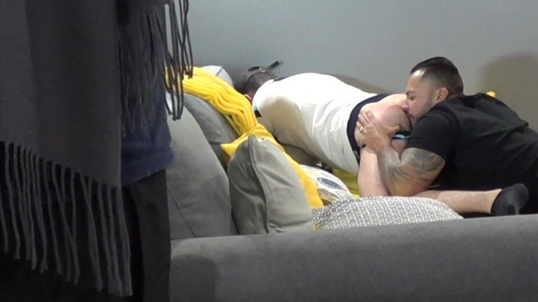 Amator Bareback French Clips: วัยรุ่นตรงในชุดวิ่งเพื่อมีเซ็กส์