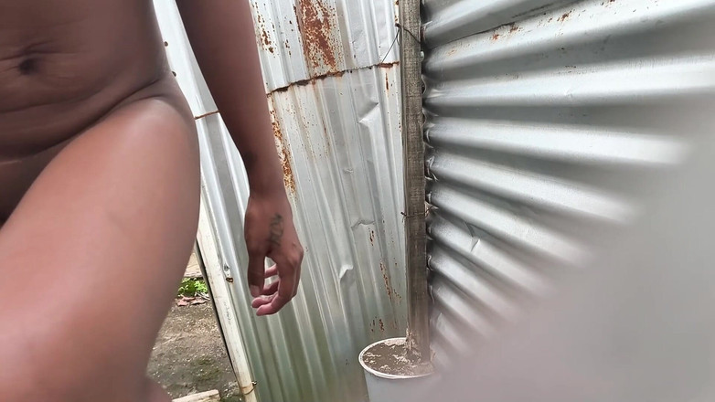 kloyesteicy: Sexy Latinas in Outdoor Fitting Room in Brazil