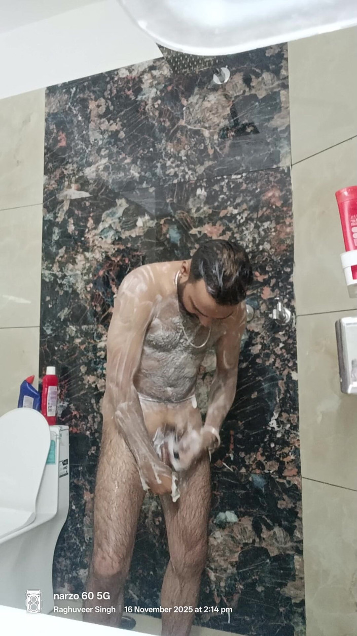 Rajasthani-old-lover: シャワーを浴びる