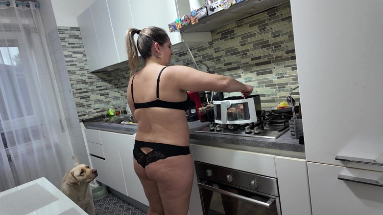 Alex e Bianca: Real Home. No Control. Amateur Couple Fucking in the Bathroom