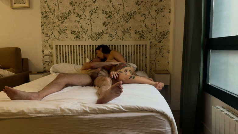 Joe Main: 家の女主人は、夫が召使いとセックスしにいないことを利用した