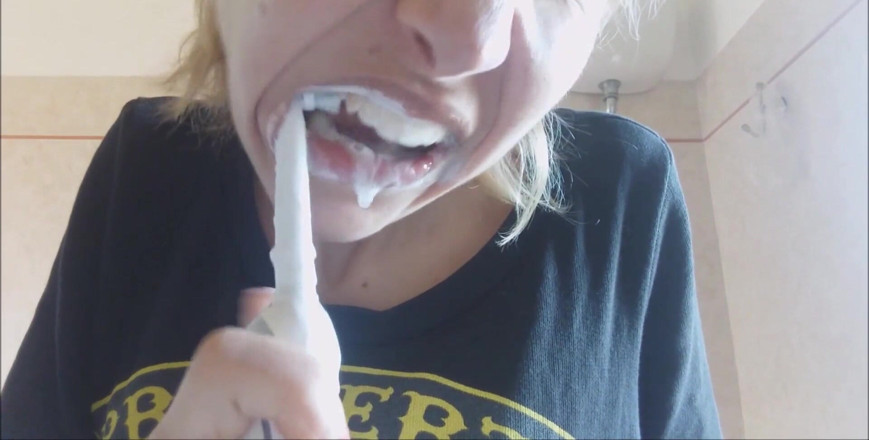 savannahamatoriale: Brushing Your Teeth Is Important and Chantal Loves to Fill...