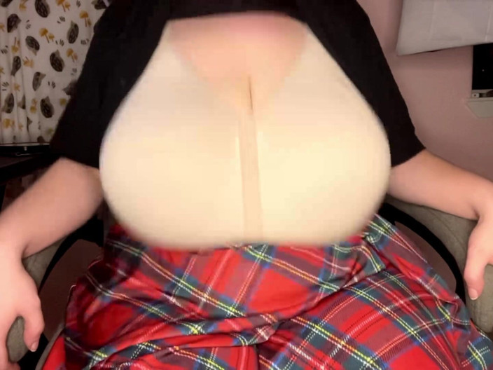 Mushroombitchx: Enormes tetas provocan