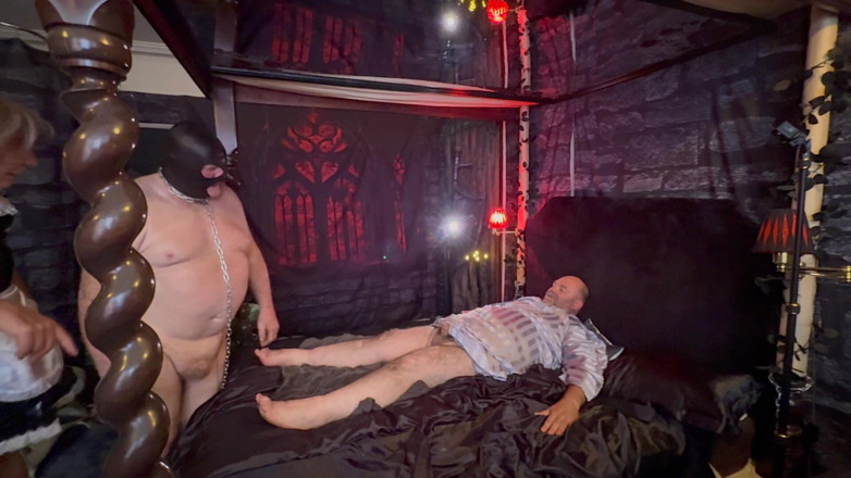 Aaexperinces trans: Part 2- Lanista Bear Has Maid Jayne and Bottom Feeder to...