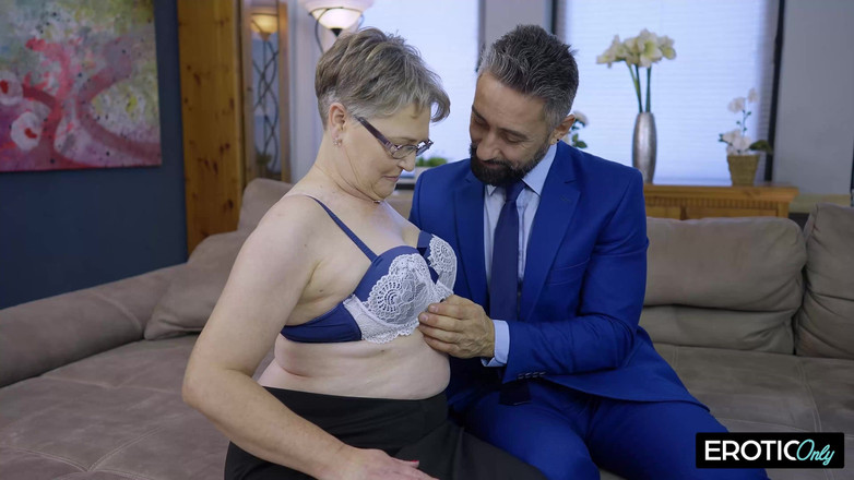 MILFFreaksX: Babcia Ilse jest gorąca jak 20-latka, jej młody arabski ogier uwielbia...