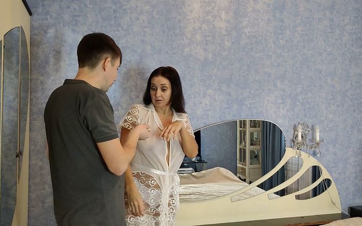 Tumanova Alina: ¡Muy grosera y descaradamente follada a la madrastra de mi...